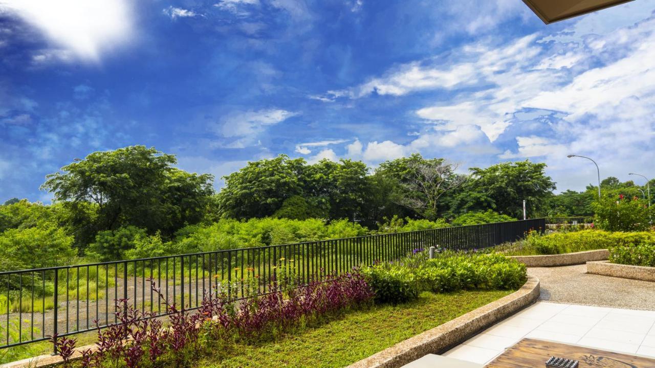 Azalea Suites Cikarang By Jayakarta Group Eksteriør bilde
