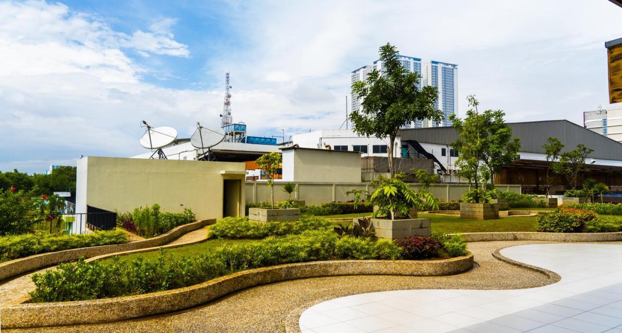 Azalea Suites Cikarang By Jayakarta Group Eksteriør bilde