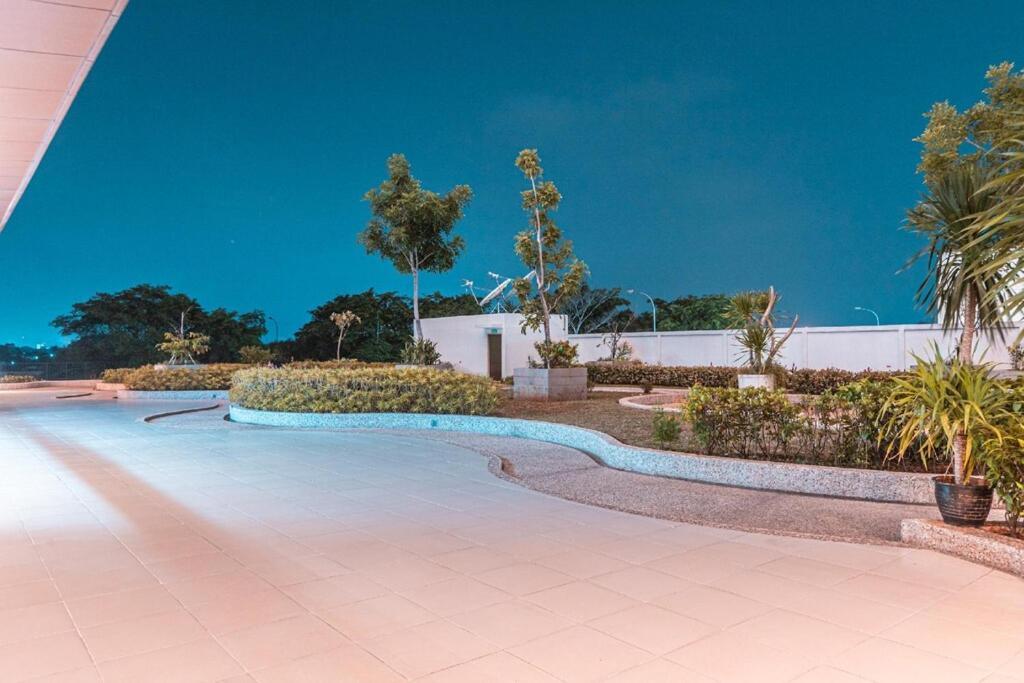 Azalea Suites Cikarang By Jayakarta Group Eksteriør bilde